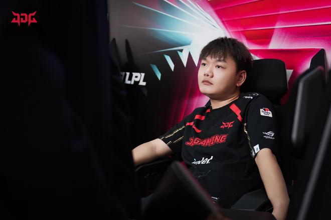 更是他在关 更是他在关