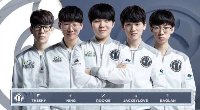 現出更強的 現出更強的